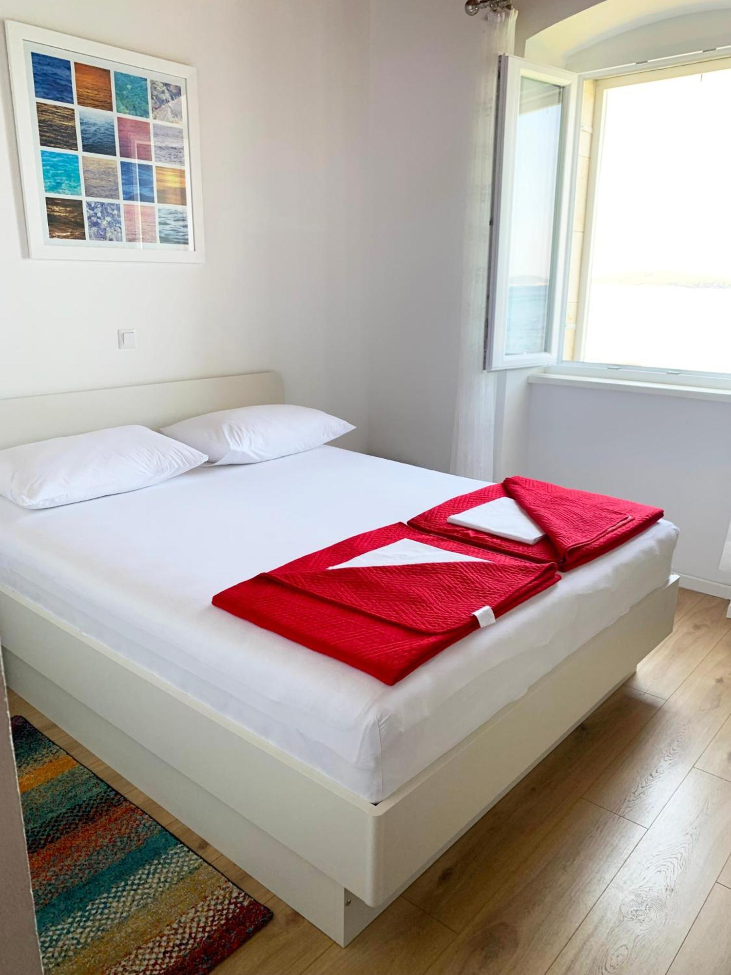Seafront Rooms フヴァル エクステリア 写真